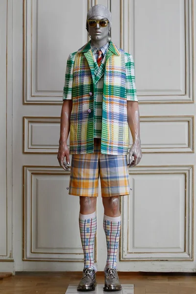 Look 10